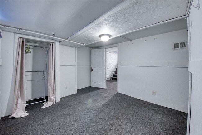 Building Photo - 354 Ophelia St