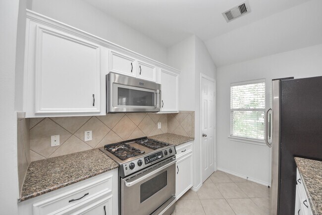 Building Photo - 943 W Heights Hollow Ln
