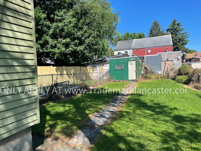 Building Photo - 763 Manor St