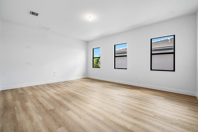 Building Photo - 9516 Riverside Pk Dr