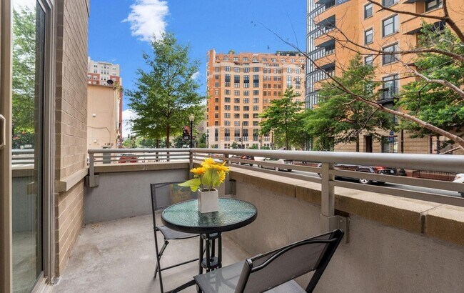 Building Photo - Incredible Luxury 2BR/2BA Condo Includes G...