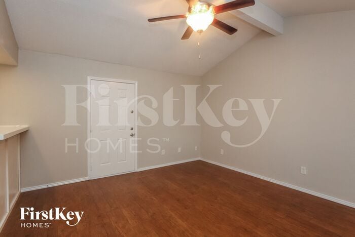 Building Photo - 1546 Willowbrook St