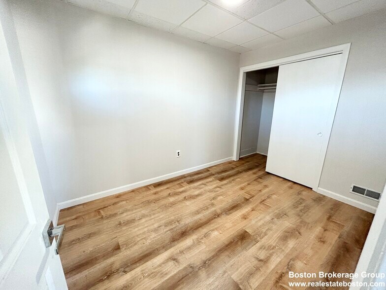 Building Photo - 22 Buttonwood St