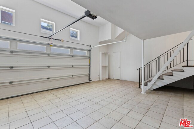 Building Photo - 2619 Rinconia Dr