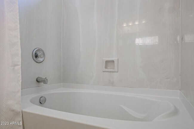 Building Photo - BRAND NEW 5 BEDROOM HOME IN PHOENIX