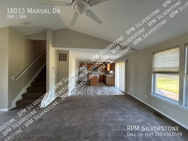 Building Photo - Super Clean, Beautiful Rental, Cream of th...