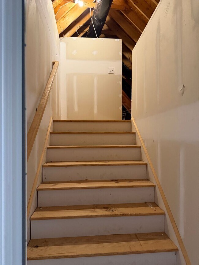 Building Photo - Luxury Living: 4 Bedroom home in Chapel Hill w/ spacious interior | 2 Year Lease Term