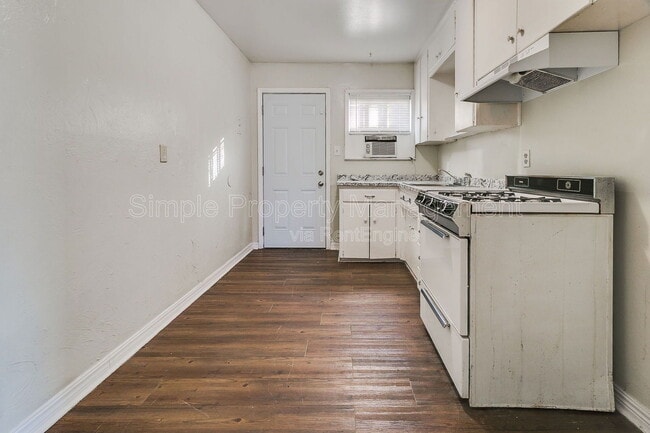 Building Photo - 532 E Indian Dr