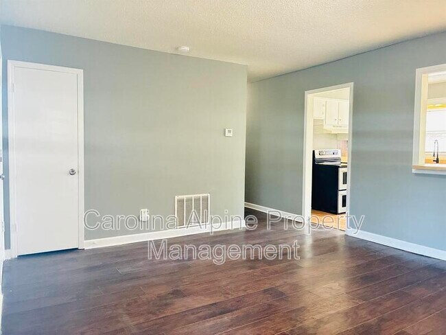 Building Photo - 3729 Somerset Dr