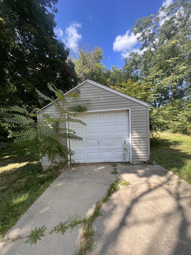 Building Photo - 3168 W Pkwy Ave