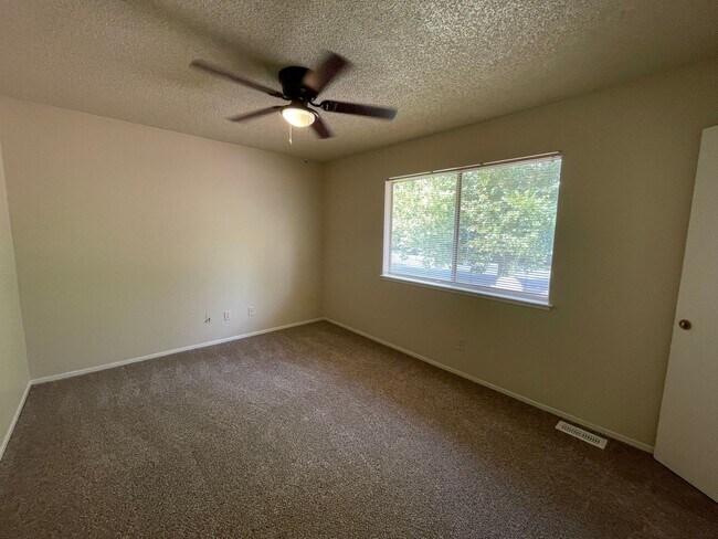 Building Photo - Two Story Fourplex Unit - On site Laundry, Carport, Ceiling Fans