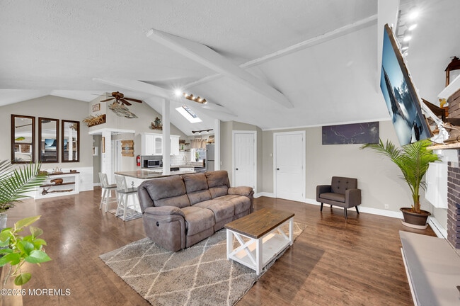 Building Photo - 14 Chestnut St