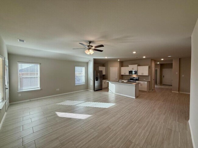 Building Photo - 421 Blanco Dr