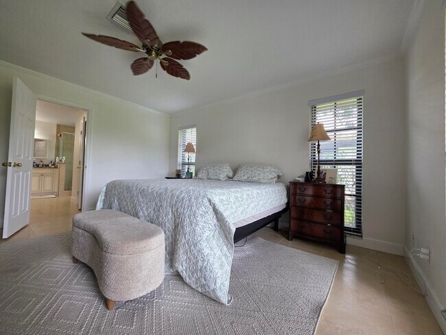 Building Photo - 435 Pine Villa Dr