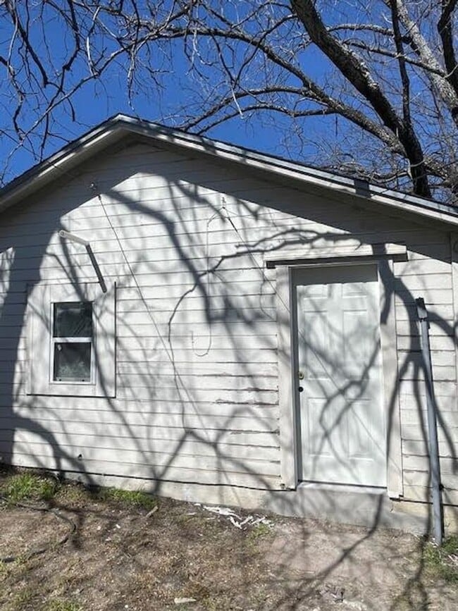 Building Photo - 1725 McFerrin Ave