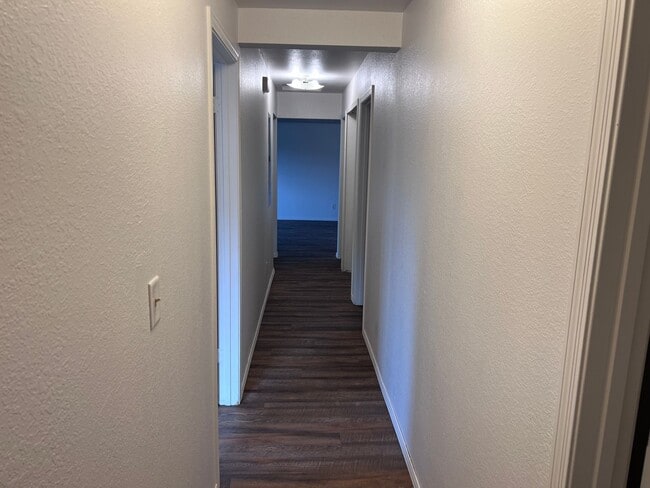 Building Photo - 3-Bed, 1-Bath Duplex with New Flooring & U...
