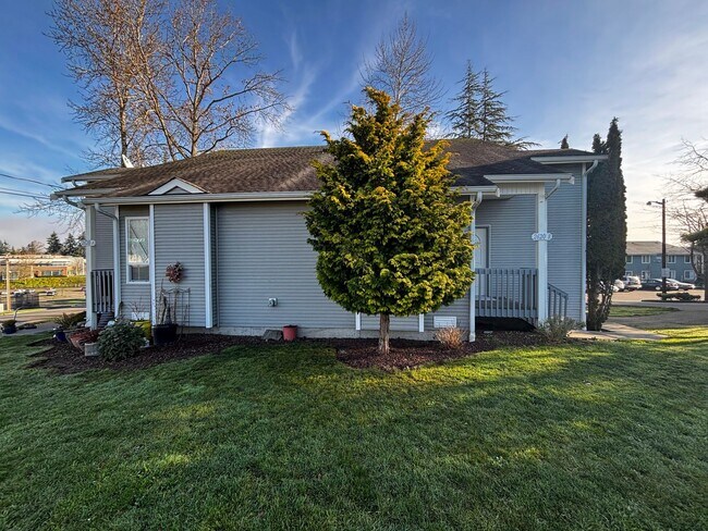 Building Photo - 2620 10th St