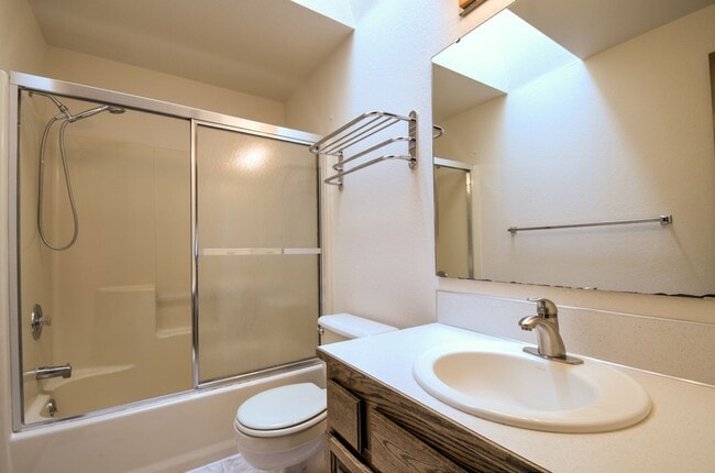 Building Photo - Rent 3 bed property for $2750 per month