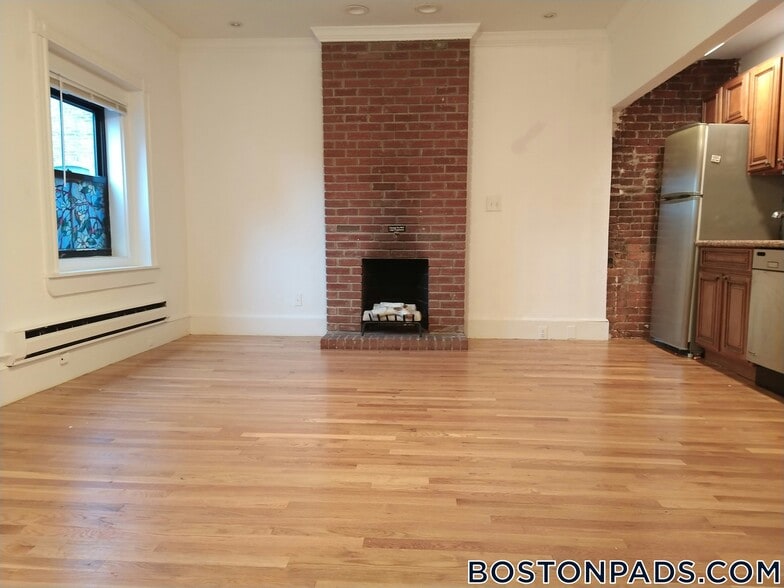 Building Photo - 48 Hereford St