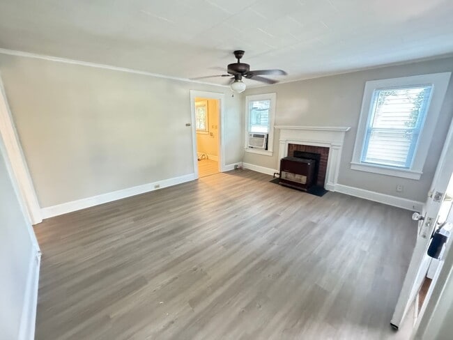 Building Photo - 1 Bed / 1 Bath Duplex Near Downtown Concord