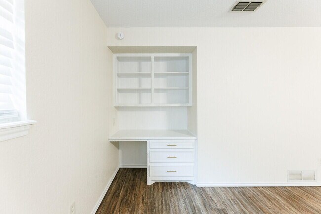 Building Photo - 5703 80th St