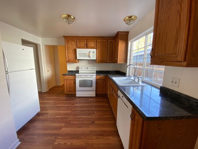 Building Photo - 843 Glen Martin Dr