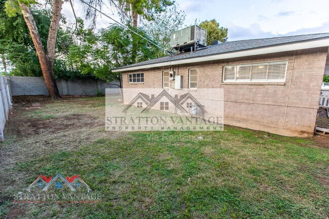 Building Photo - 5142 N 18th Pl