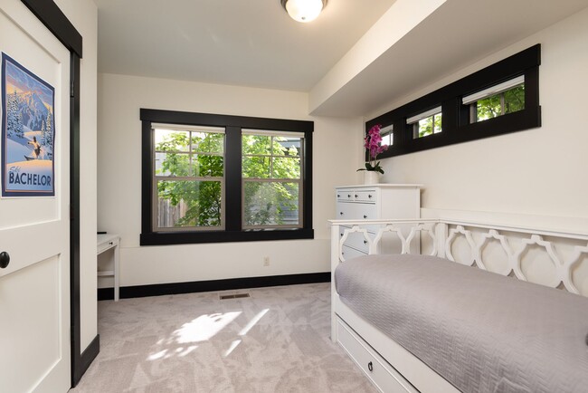 Building Photo - Furnished Northwest Crossing Craftsman in Quiet Cul-de-Sac