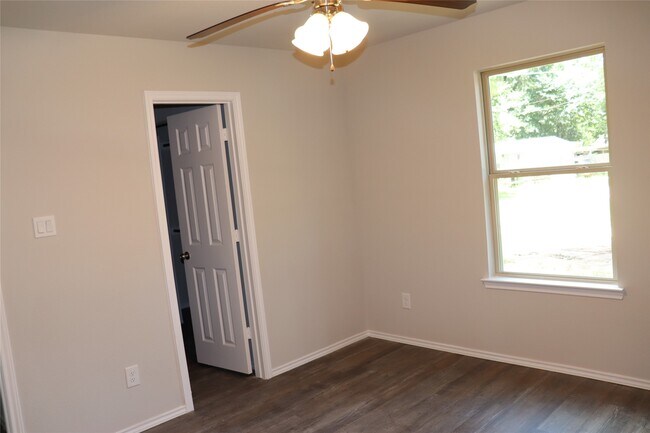 Building Photo - 9199 Inwood