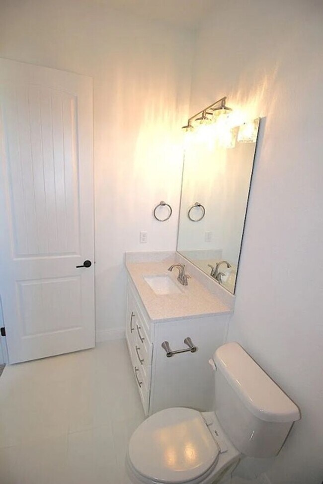 Building Photo - Coastal Living in Marina del Palma?!