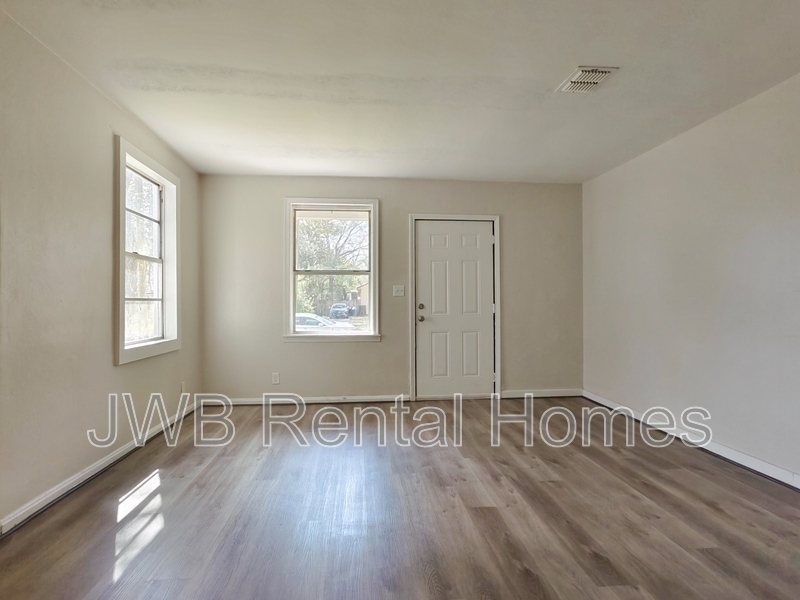 Building Photo - 2148 Allandale Cir N