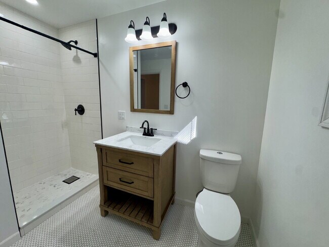 Building Photo - Ottawa Southside – 3 Bed / 2 Bath Duplex