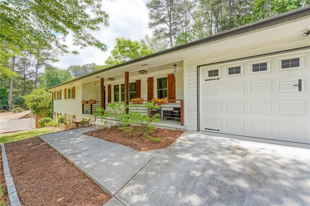 Building Photo - 3076 McCully Dr NE