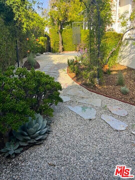 Building Photo - 958 N Vista St