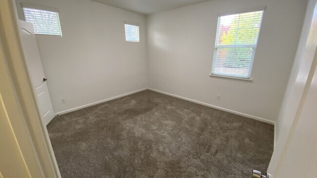 Building Photo - Mountain House Home Spacious 4 Bedroom, 3.5 Bath Home with Bonus Loft