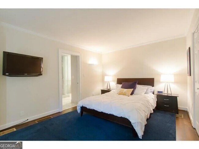 Building Photo - 1916 Greystone Rd NW