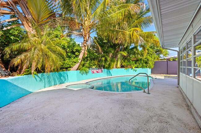 Building Photo - 113 Park Ln E