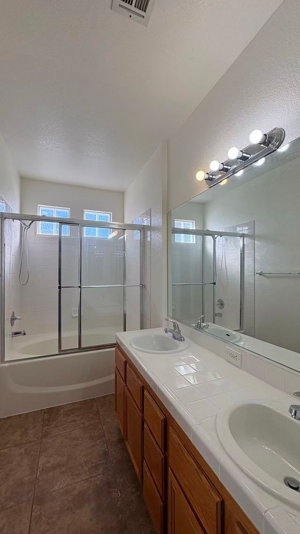 Building Photo - 5155 W Tropicana Ave