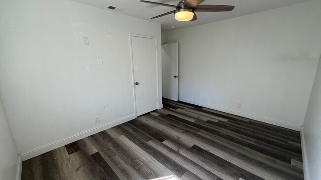 Building Photo - UPGRADED 4 bedroom 2 bathroom home