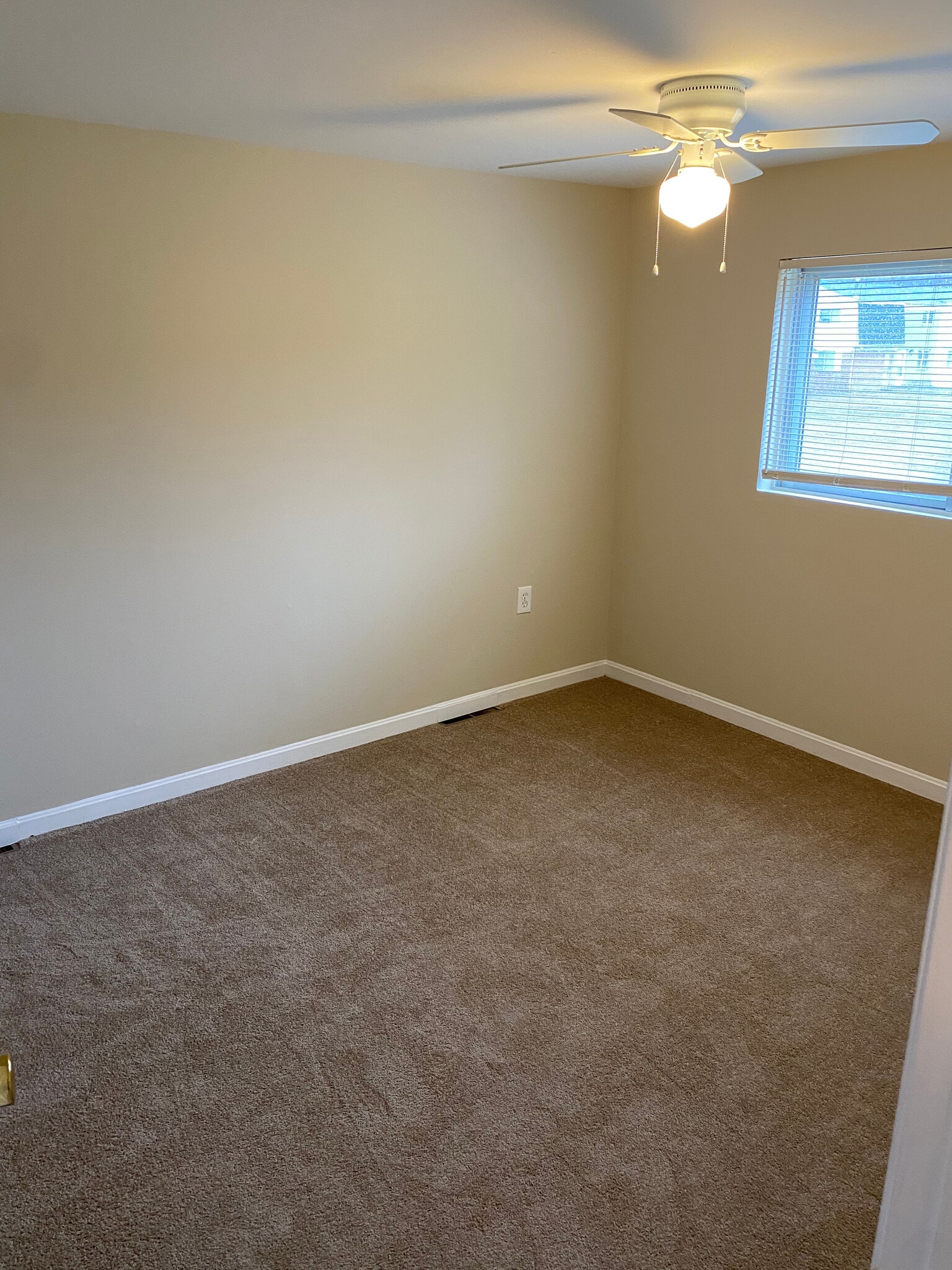 Bedroom1 - 231 Melrose Ct