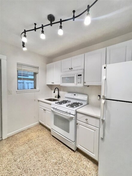 Building Photo - 1614 NE 7th St