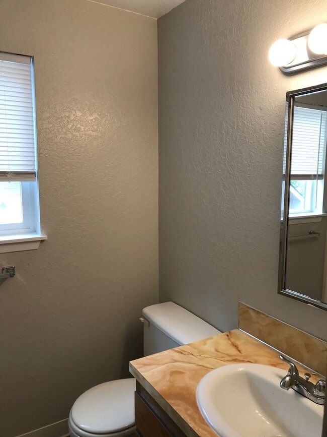 Building Photo - Updated 2 BR / 1.5 BA End Unit – Private Yard & Fresh Interior!