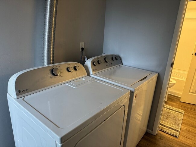 Building Photo - 3977 Sparkhill Dr