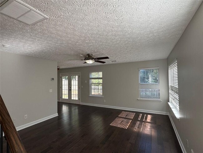 Building Photo - 312 Pieris Dr