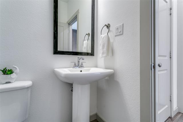 Building Photo - 308 Spring Hill Rd