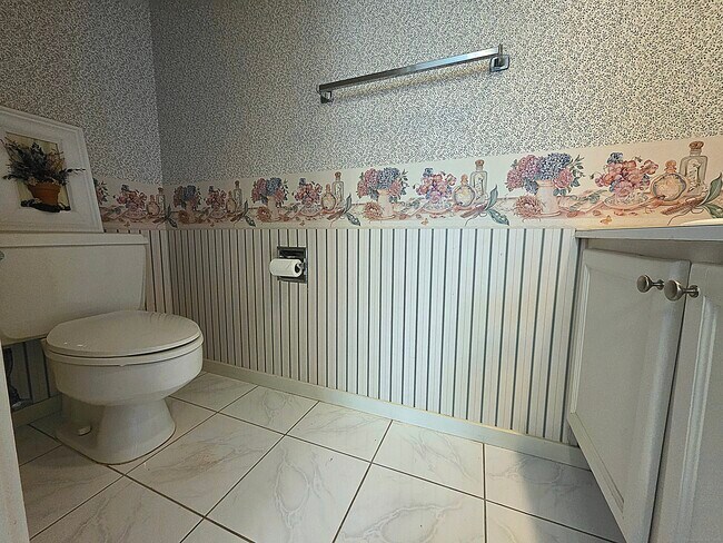 Building Photo - 563 Heritage Vlg