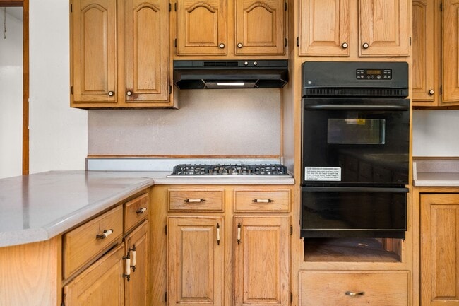 Building Photo - Check Out this 2 bed 1 bath in Alexandria