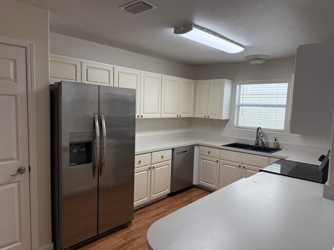 Building Photo - 235 Pelican Pl