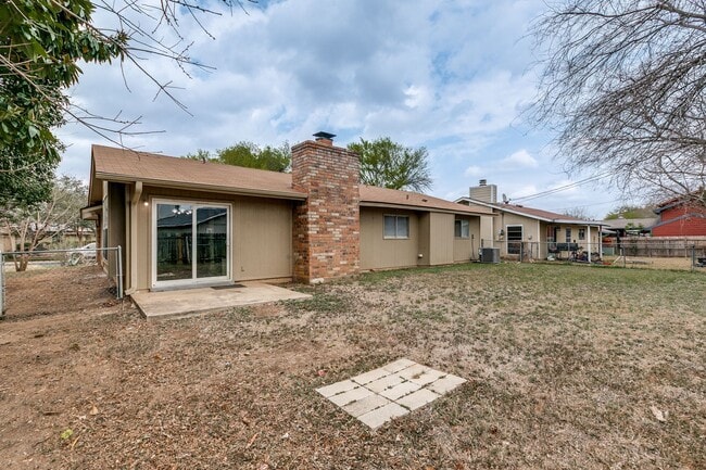 Building Photo - 4-BEDROOM NEAR THE MEDICAL CENTER!