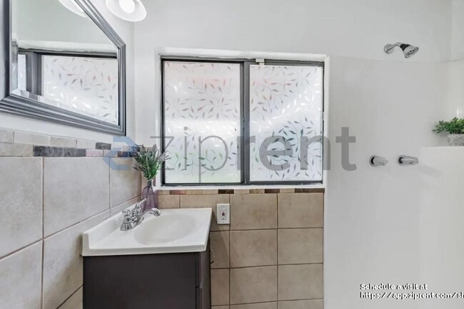 Building Photo - 1312 Carlton Ave